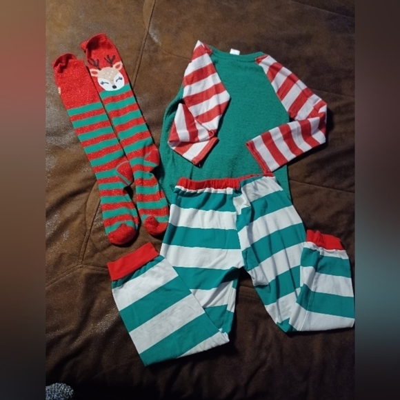 Holiday time, 6/7 PJ'S - Picture 3 of 4